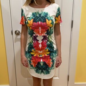 Vibrant short sleeve, light, mini dress